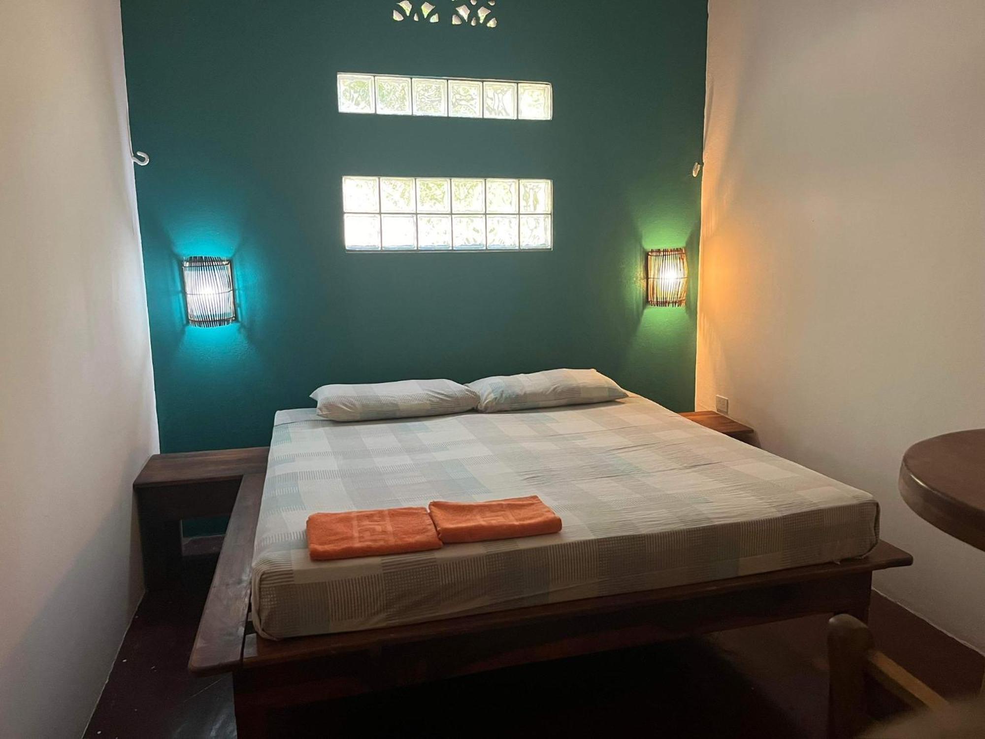 Buena Onda Backpackers Hotel ซานฮวนเดลซูร์ ภายนอก รูปภาพ
