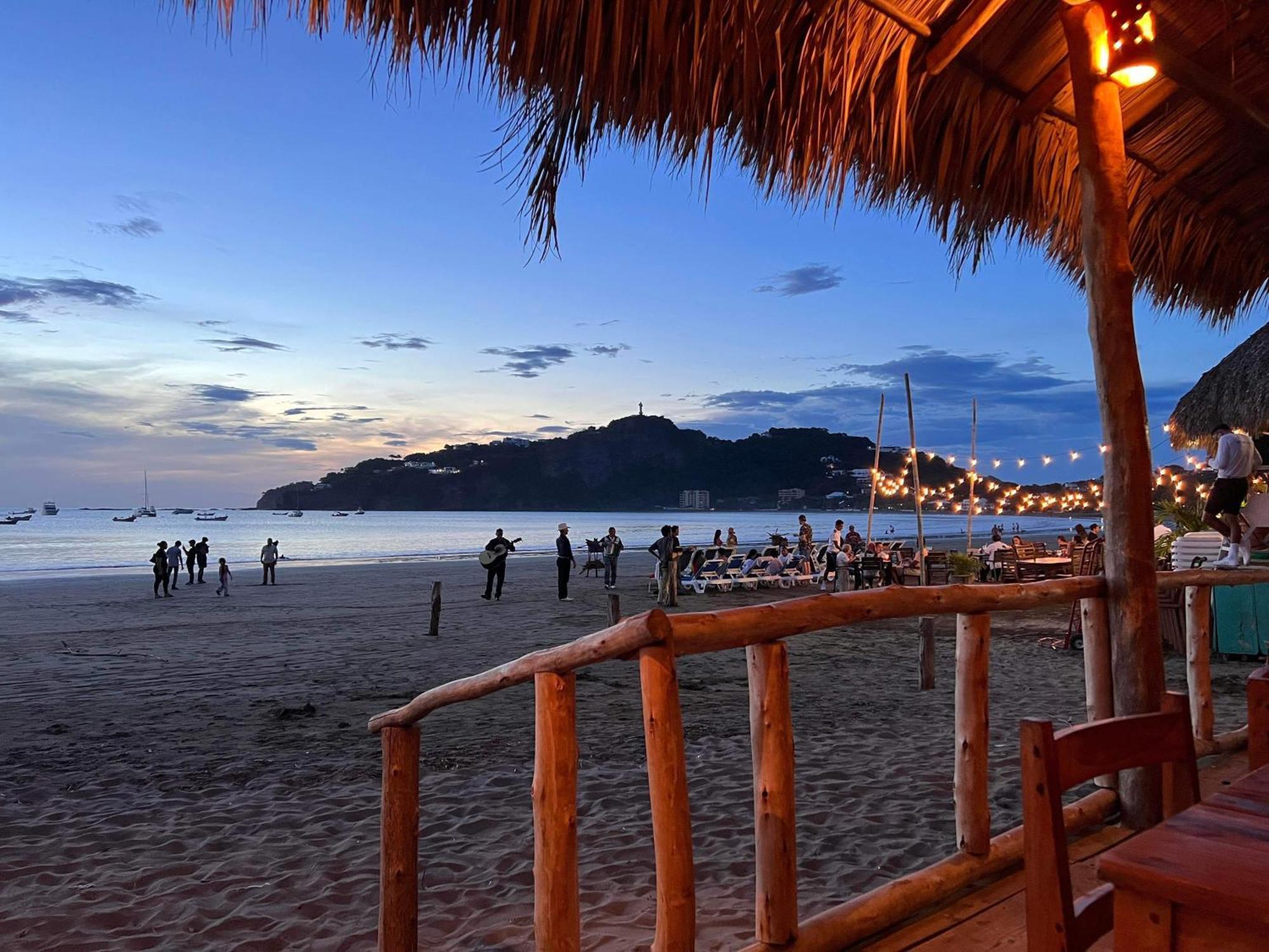 Buena Onda Backpackers Hotel ซานฮวนเดลซูร์ ภายนอก รูปภาพ