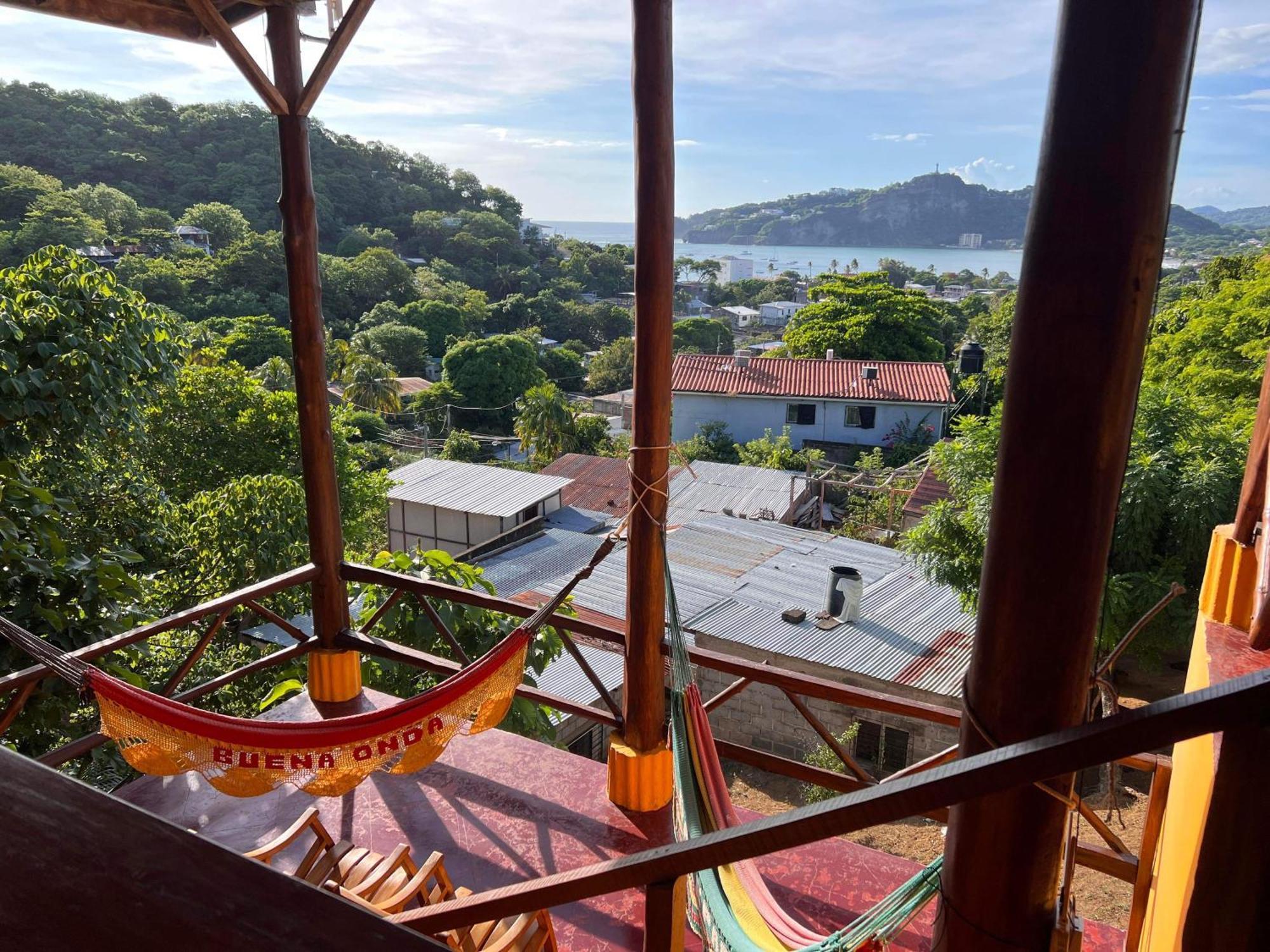 Buena Onda Backpackers Hotel ซานฮวนเดลซูร์ ภายนอก รูปภาพ