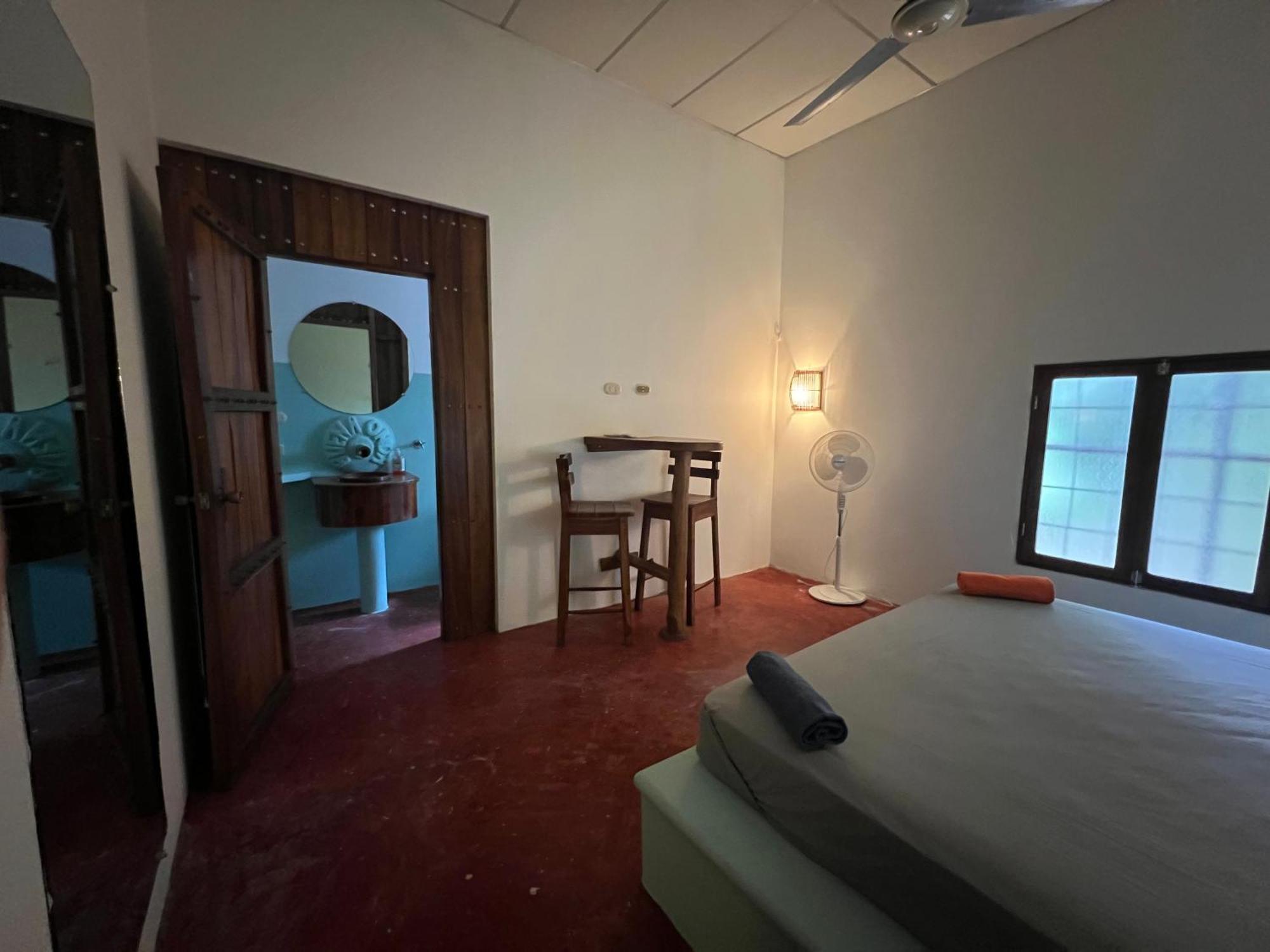 Buena Onda Backpackers Hotel ซานฮวนเดลซูร์ ภายนอก รูปภาพ