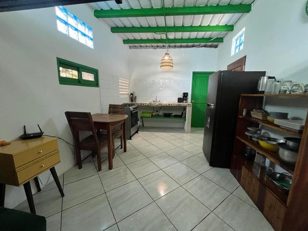 Buena Onda Backpackers Hotel ซานฮวนเดลซูร์ ภายนอก รูปภาพ